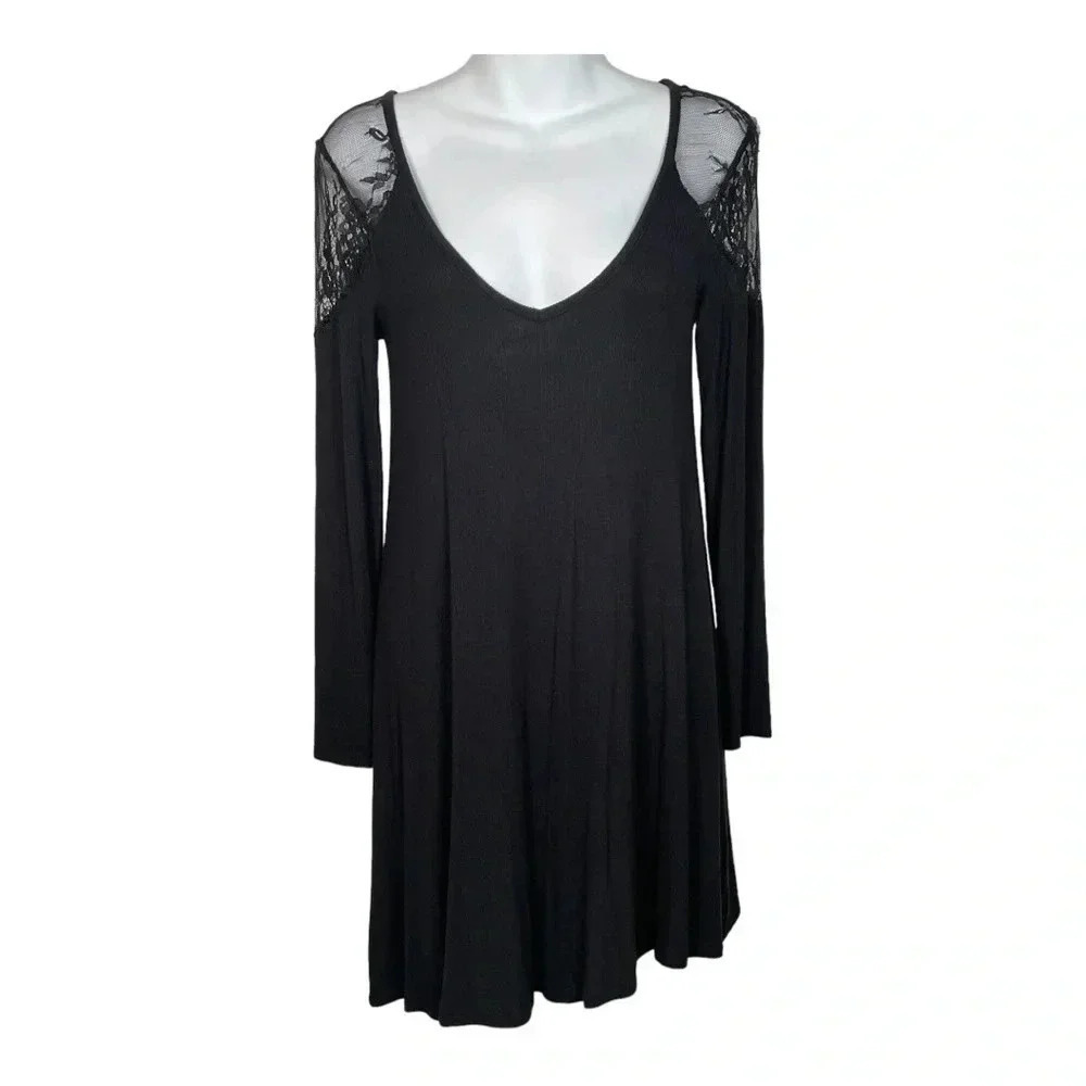 American Eagle 🦅 Long sleeve knit V back‎ dress